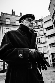 The man with the gloves - Vichy, 2016
